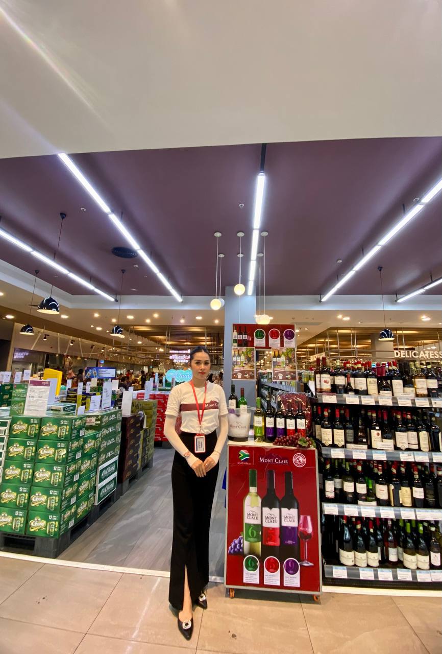 Mont Clair wine tasting and special offers at AEON Mall 2 by Da Hug Heng